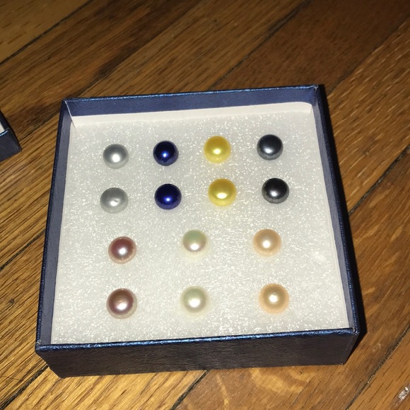 Jewelry - Earring Set